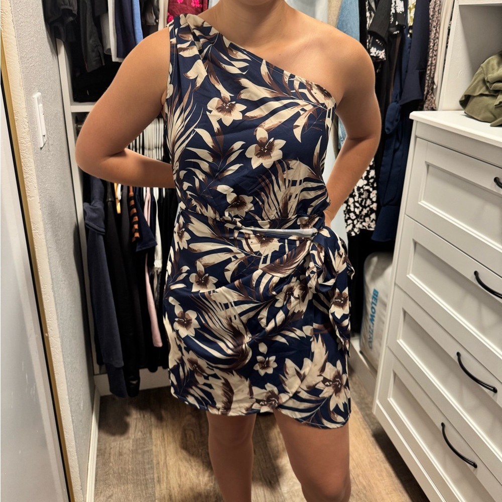 Cupshe Navy and Cream One-Shoulder Dress